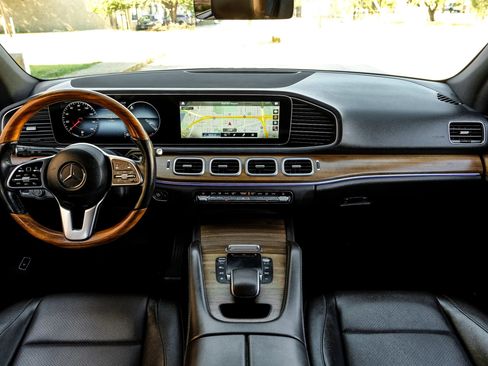 Used 2022 Mercedes-Benz GLE 350 w/ Premium Package image 17