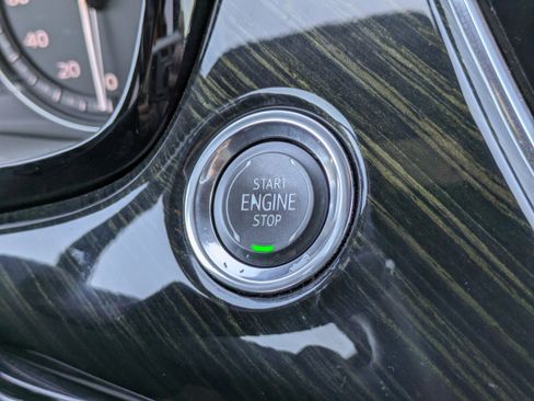 Used 2021 Cadillac XT6 Premium Luxury image 29