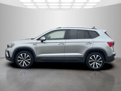Used 2024 Volkswagen Taos SE FWD image 4