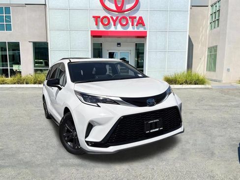 Used 2024 Toyota Sienna XSE w/ XSE Plus Package AWD/4WD image 2