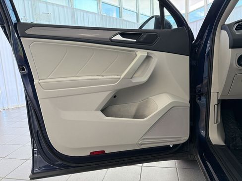 Used 2023 Volkswagen Tiguan SE w/ Panoramic Sunroof Package AWD/4WD image 21