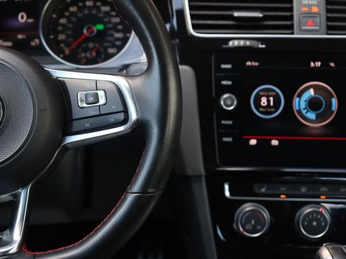 Used 2018 Volkswagen Golf 4-Door FWD image 30