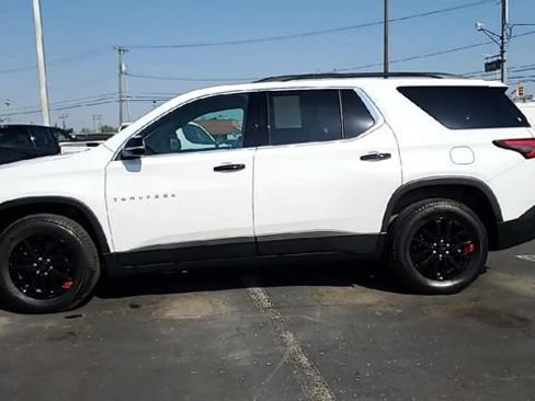 Certified 2023 Chevrolet Traverse LT FWD image 3
