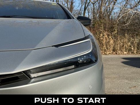 Used 2024 Toyota Prius LE image 4