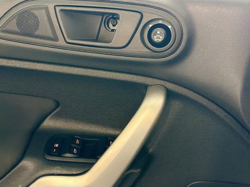 Used 2012 Ford Fiesta SE FWD image 15