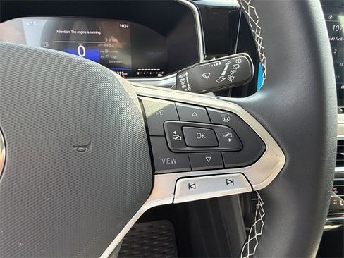 Used 2025 Volkswagen Taos SE image 16