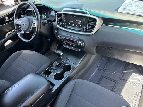 Used 2020 Kia Sorento S FWD image 11