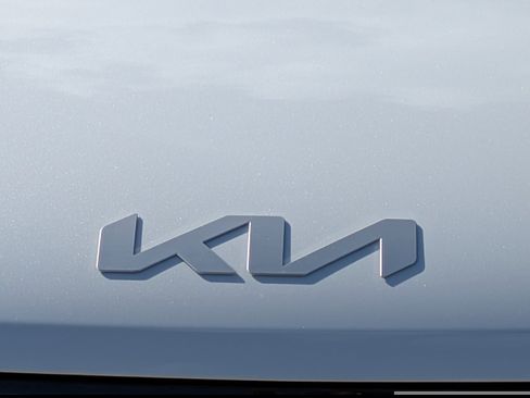 New 2026 Kia Carnival EX image 13