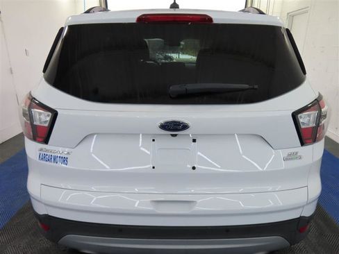 Used 2017 Ford Escape SE w/ Equipment Group 201A FWD image 12