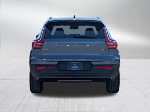 Used 2023 Volvo XC40 B5 Plus w/ Protection Package Premier AWD/4WD image 5