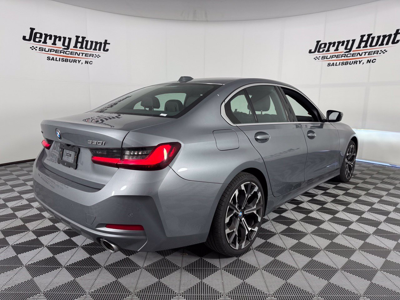 Used 2026 BMW 330i xDrive Sedan w/ Premium Package AWD/4WD image 6