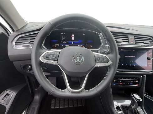 Used 2022 Volkswagen Tiguan SE w/ Panoramic Sunroof Package AWD/4WD image 12