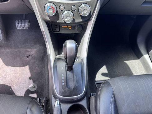 Used 2019 Chevrolet Trax LT w/ LT Convenience Package AWD/4WD image 17