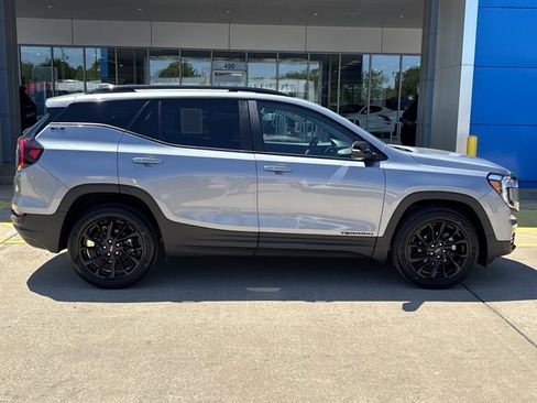Used 2023 GMC Terrain SLE w/ Driver Convenience Package AWD/4WD image 2
