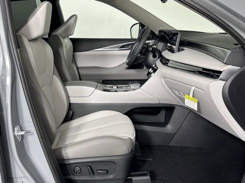 New 2026 INFINITI QX60 Luxe image 30
