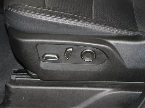Used 2025 GMC Yukon Denali AWD/4WD image 18