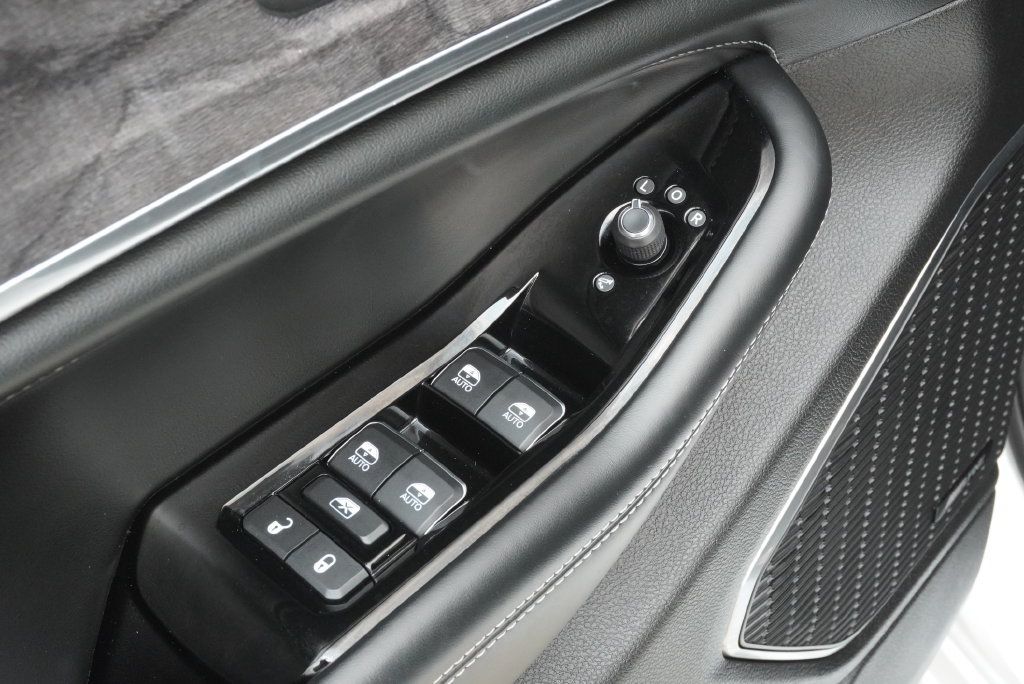 Used 2023 Jeep Grand Cherokee Overland RWD image 25