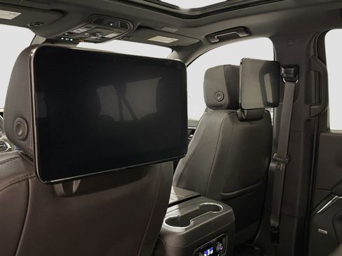 Used 2025 Chevrolet Suburban High Country AWD/4WD image 30