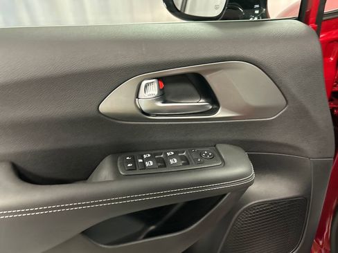 New 2026 Chrysler Voyager LX image 12
