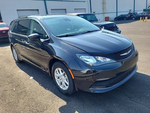 Used 2022 Chrysler Voyager LX FWD image 1