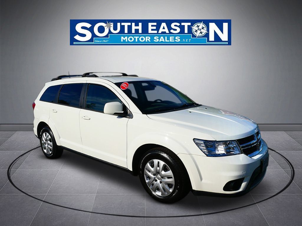 Used 2019 Dodge Journey SE w/ Connectivity Group FWD image 2