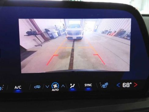 Used 2025 Chevrolet Traverse LT image 6