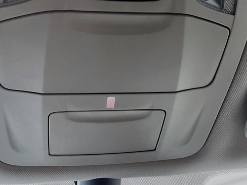 Used 2024 Chrysler Pacifica Touring-L image 22