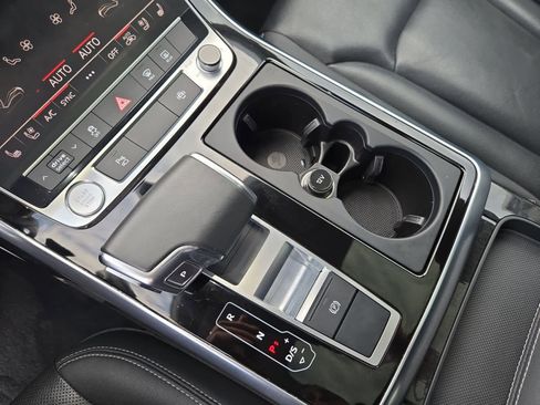 Used 2020 Audi Q8 Premium Plus image 28