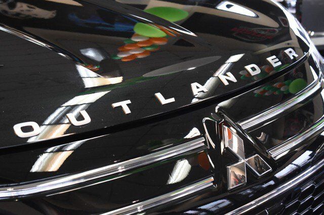 Used 2025 Mitsubishi Outlander AWD image 7