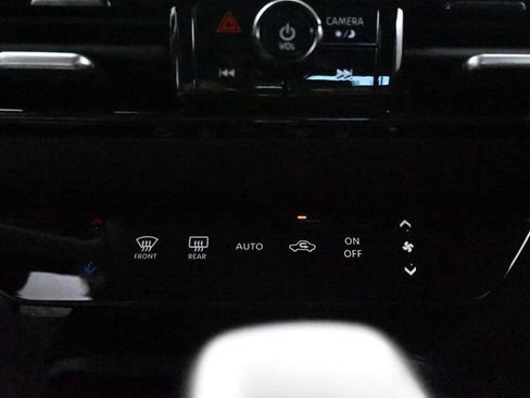Used 2025 Nissan Kicks SR FWD image 4