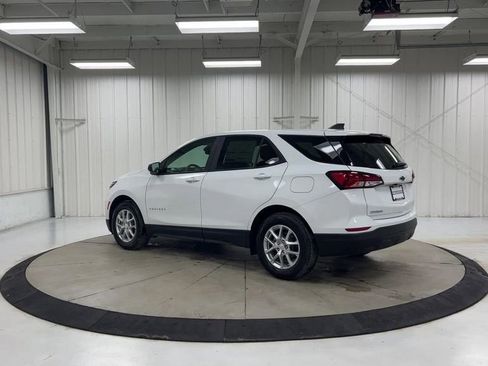 Used 2022 Chevrolet Equinox LS w/ LS Convenience Package image 6