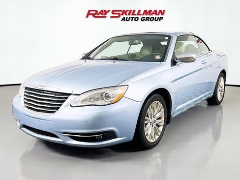 Used 2013 Chrysler 200 Limited FWD image 3