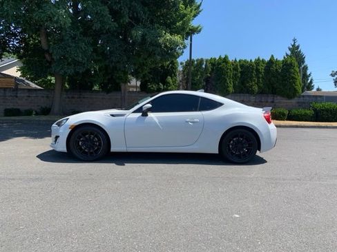 Used 2017 Subaru BRZ Limited w/ Popular Package #2 RWD image 2