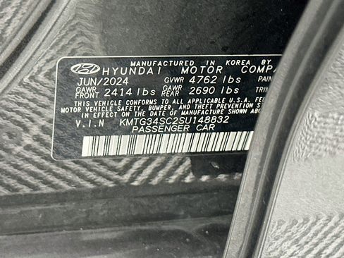 Used 2025 Genesis G70 2.5T RWD image 12