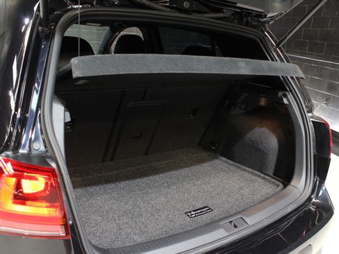 Used 2017 Volkswagen Golf R 4-Door image 55