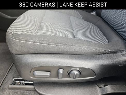 Used 2024 Chevrolet Traverse LT FWD image 25