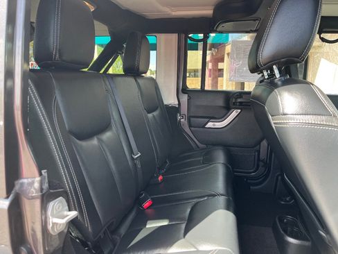 Used 2016 Jeep Wrangler Unlimited Rubicon AWD/4WD image 31