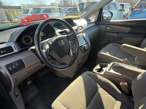 Used 2016 Honda Odyssey SE image 11
