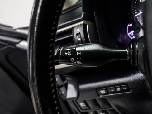 Used 2017 Lexus IS 200t w/ Premium Package RWD image 30