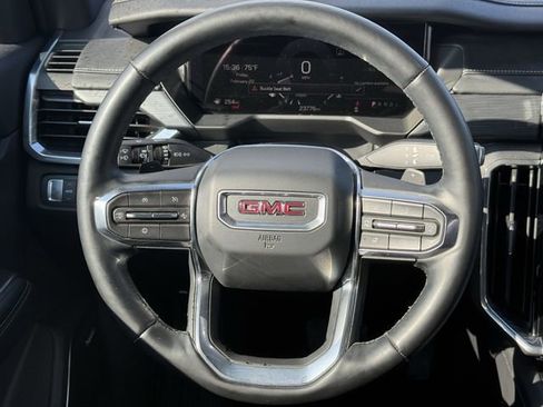 Used 2025 GMC Acadia Elevation image 23