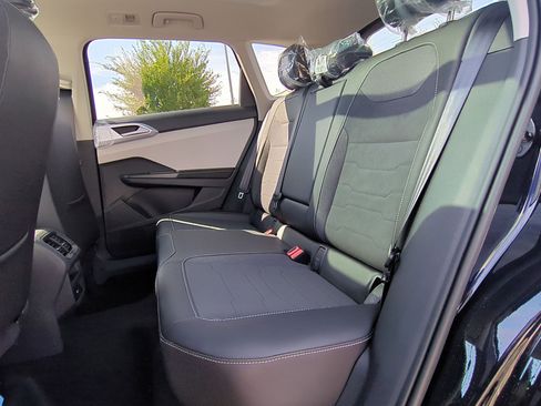 New 2025 Volkswagen Taos SE image 19