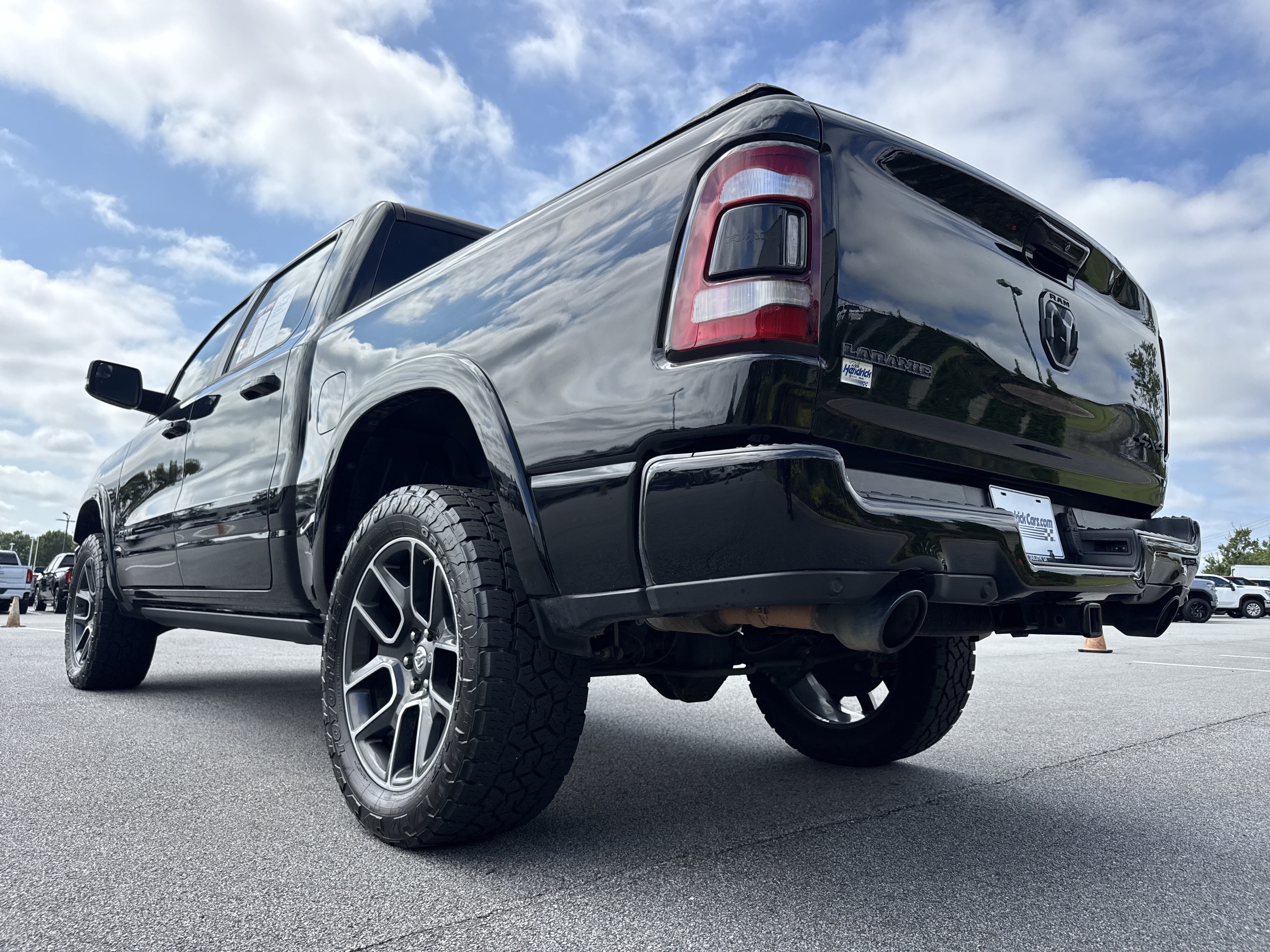 Used 2019 RAM 1500 Laramie AWD/4WD image 8