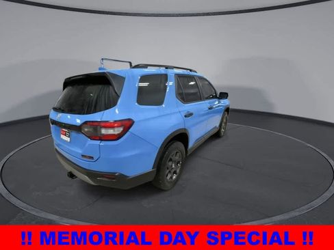 Used 2025 Honda Pilot TrailSport image 8