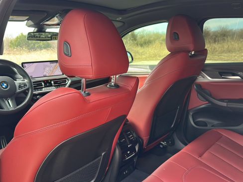 Certified 2025 BMW X4 M40i w/ Premium Package image 17