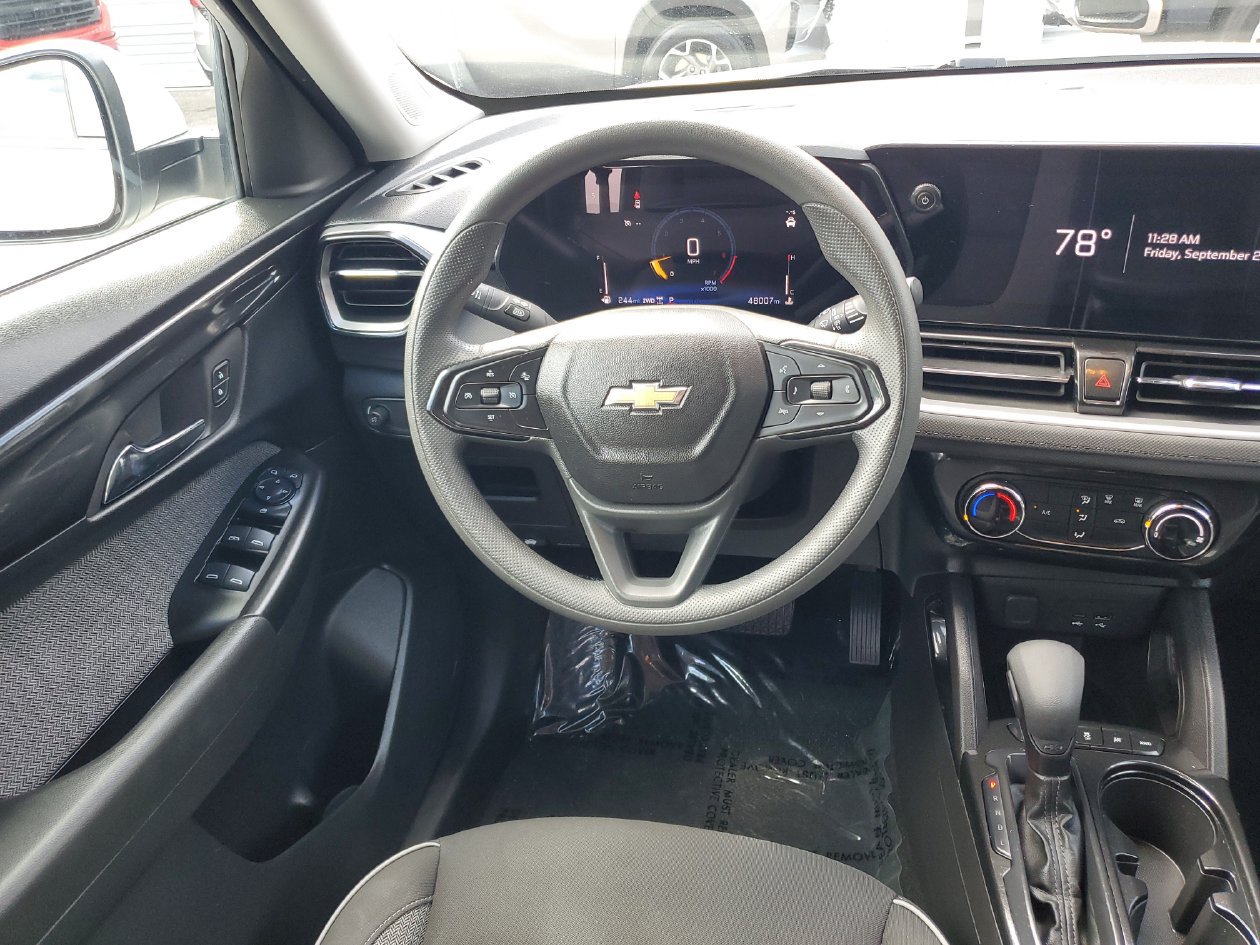 Used 2025 Chevrolet TrailBlazer LT AWD/4WD image 12