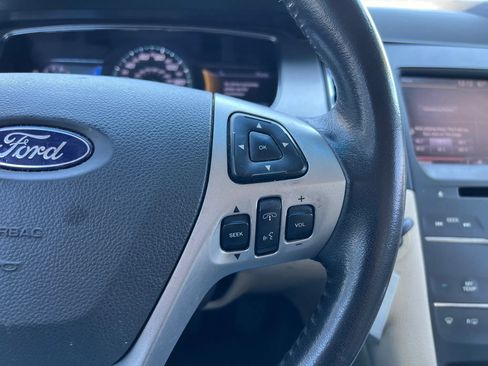Used 2013 Ford Taurus SEL FWD image 21