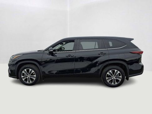 Certified 2024 Toyota Highlander XLE image 10