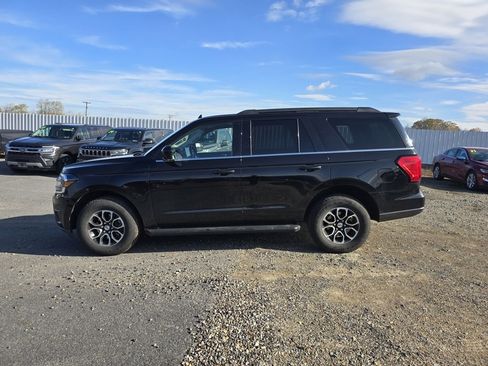 Used 2024 Ford Expedition XLT image 7