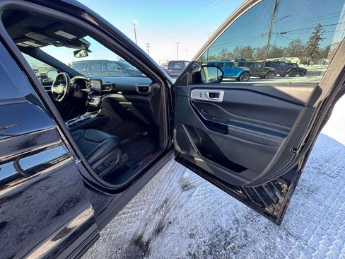 Used 2022 Ford Explorer ST w/ ST Street Pack image 29