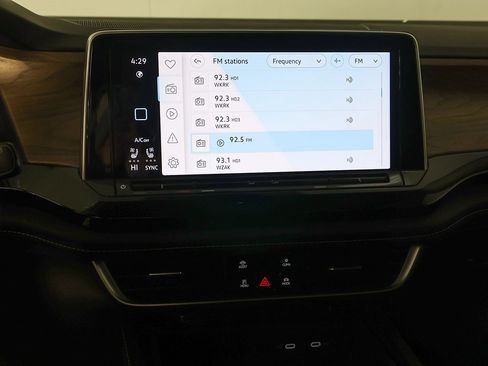 Used 2025 Volkswagen Atlas SE image 45